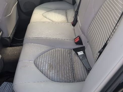 Used 2018 Toyota Camry SE image 11