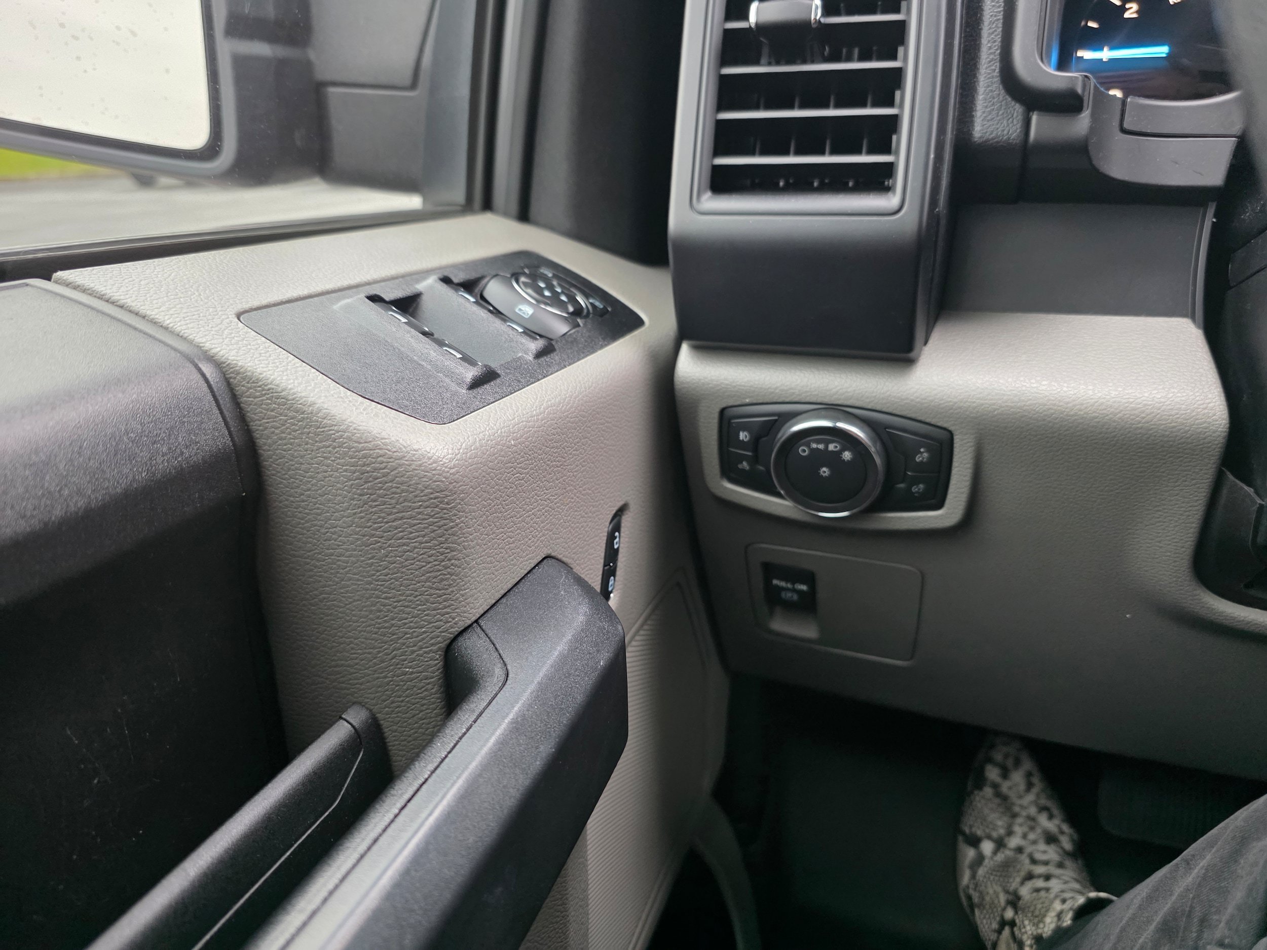 Used 2018 Ford F150 XL w/ Equipment Group 101A Mid AWD/4WD image 19