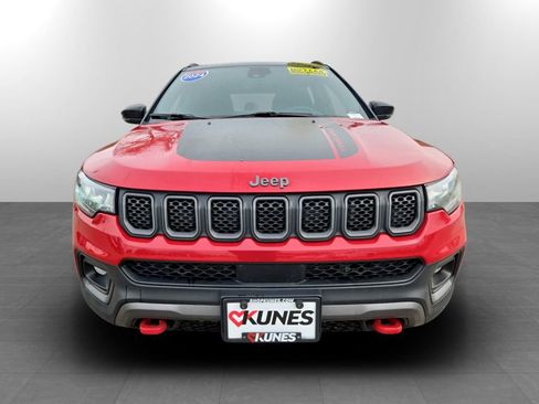 Used 2024 Jeep Compass Trailhawk image 4