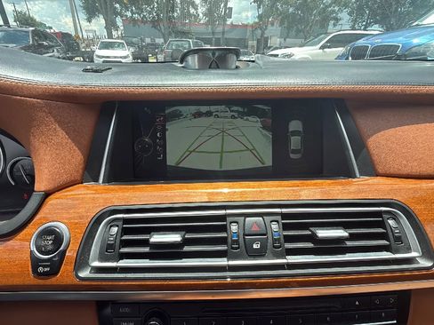 Used 2013 BMW 750i xDrive image 14