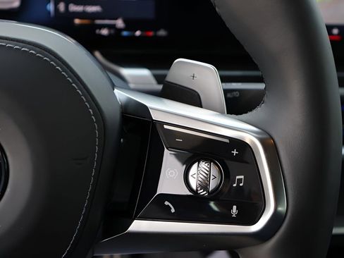 Used 2025 BMW 740i xDrive w/ Premium Package image 35