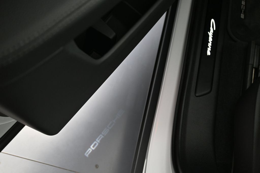 Certified 2026 Porsche Cayenne AWD/4WD image 30