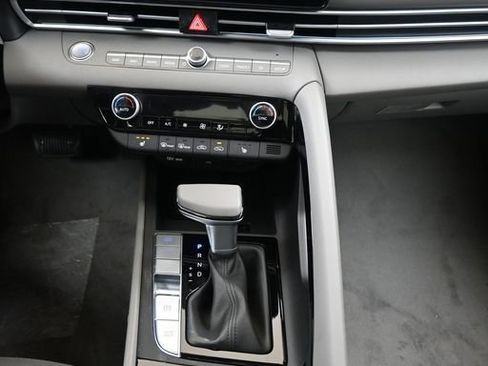 Certified 2025 Hyundai Elantra SEL image 27