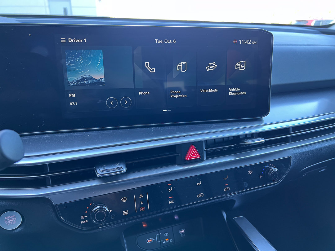 Certified 2025 Kia Sorento LX FWD image 18
