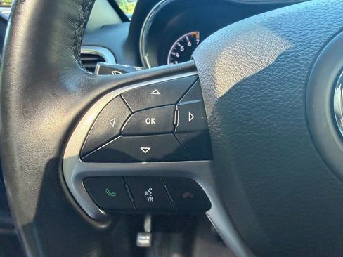 Used 2021 Jeep Grand Cherokee Laredo X AWD/4WD image 17