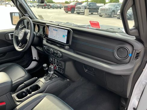 Used 2024 Jeep Wrangler Unlimited Rubicon 4xe AWD/4WD image 11