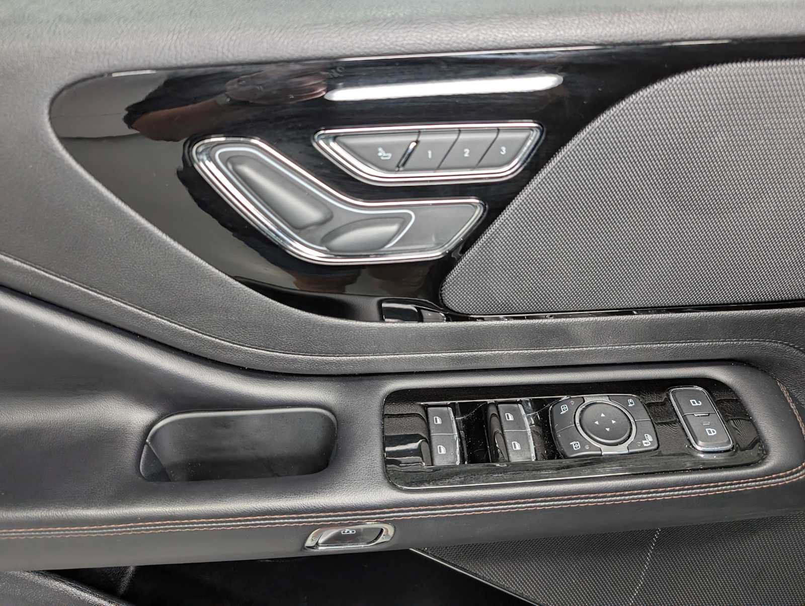 Used 2021 Lincoln Aviator AWD w/ Elements Package image 35