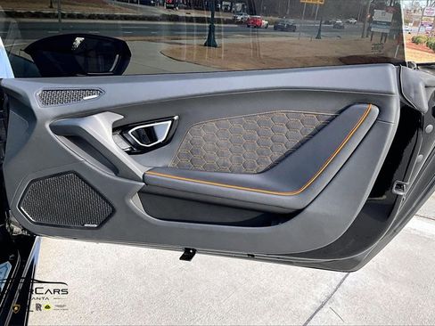 Used 2020 Lamborghini Huracan EVO image 21