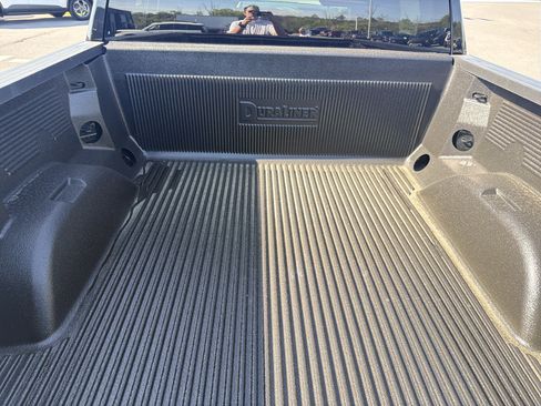 Used 2025 Chevrolet Silverado 1500 LT AWD/4WD image 8