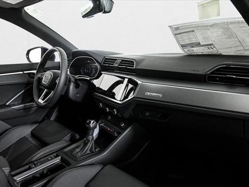 New 2025 Audi Q3 2.0T Premium image 9