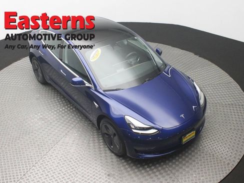 Used 2019 Tesla Model 3 Standard Range image 3