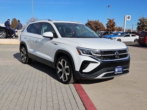 Certified 2023 Volkswagen Taos SEL image 4