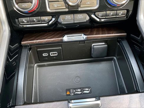 Used 2024 GMC Yukon Denali image 29