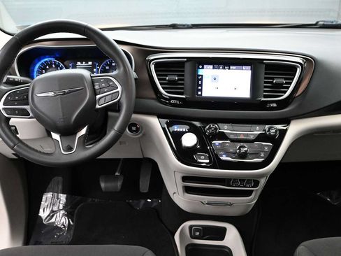 Used 2024 Chrysler Voyager LX FWD image 18
