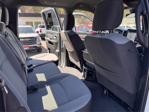 Used 2024 RAM 2500 Big Horn w/ Safety Group image 12