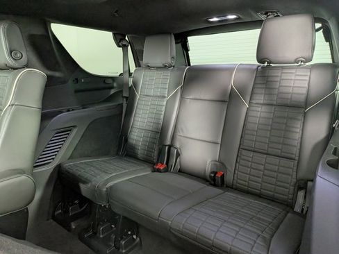 Certified 2025 Cadillac Escalade V w/ LPO, ONYX Package image 36