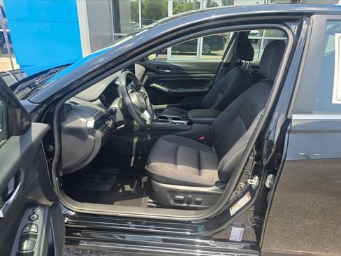 Used 2024 Nissan Altima 2.5 SV w/ SV Premium Package FWD image 9