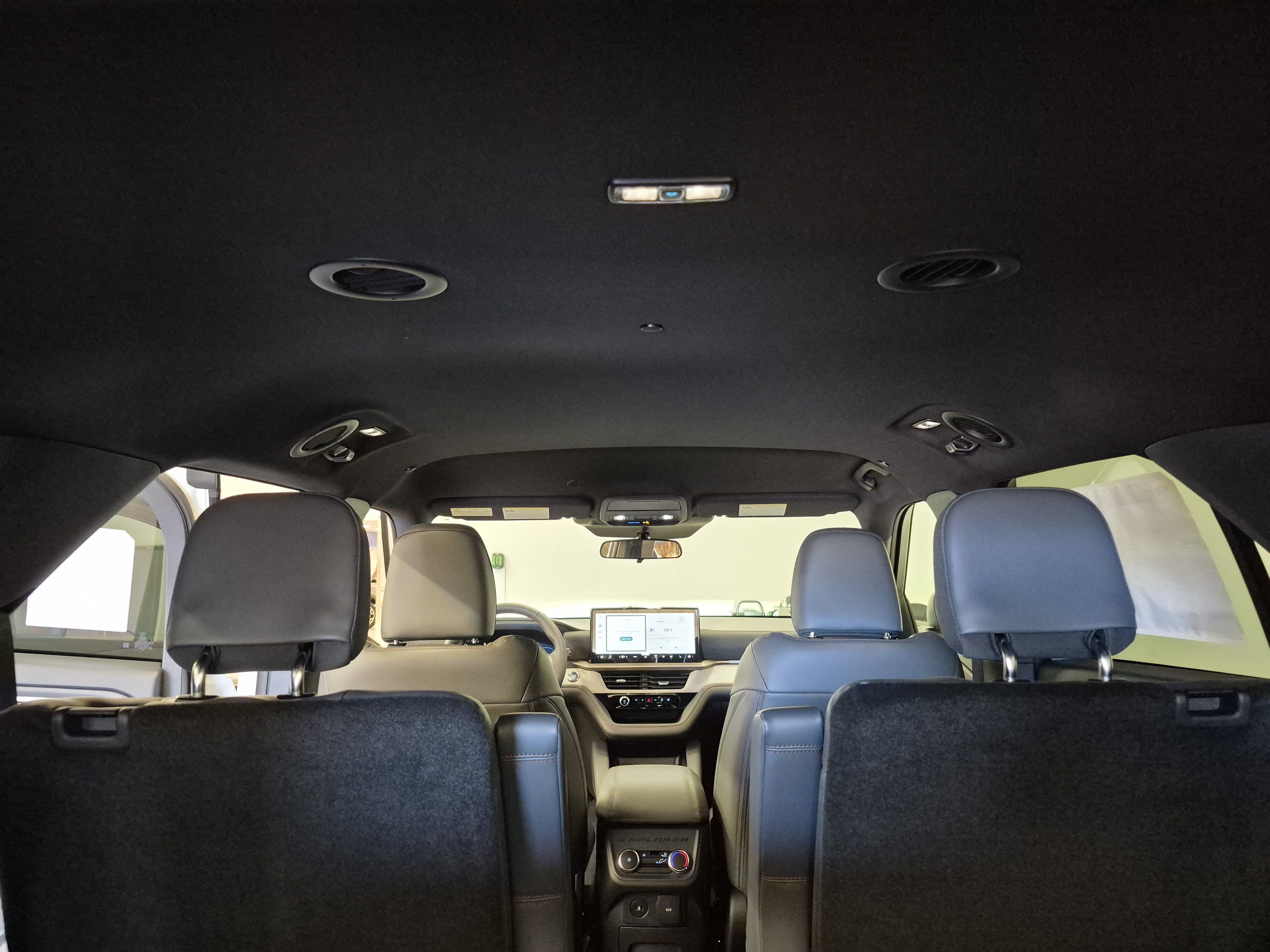 New 2027 Ford Explorer Active w/ Active Comfort Package RWD image 17