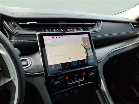 Used 2023 Jeep Grand Cherokee Limited image 25