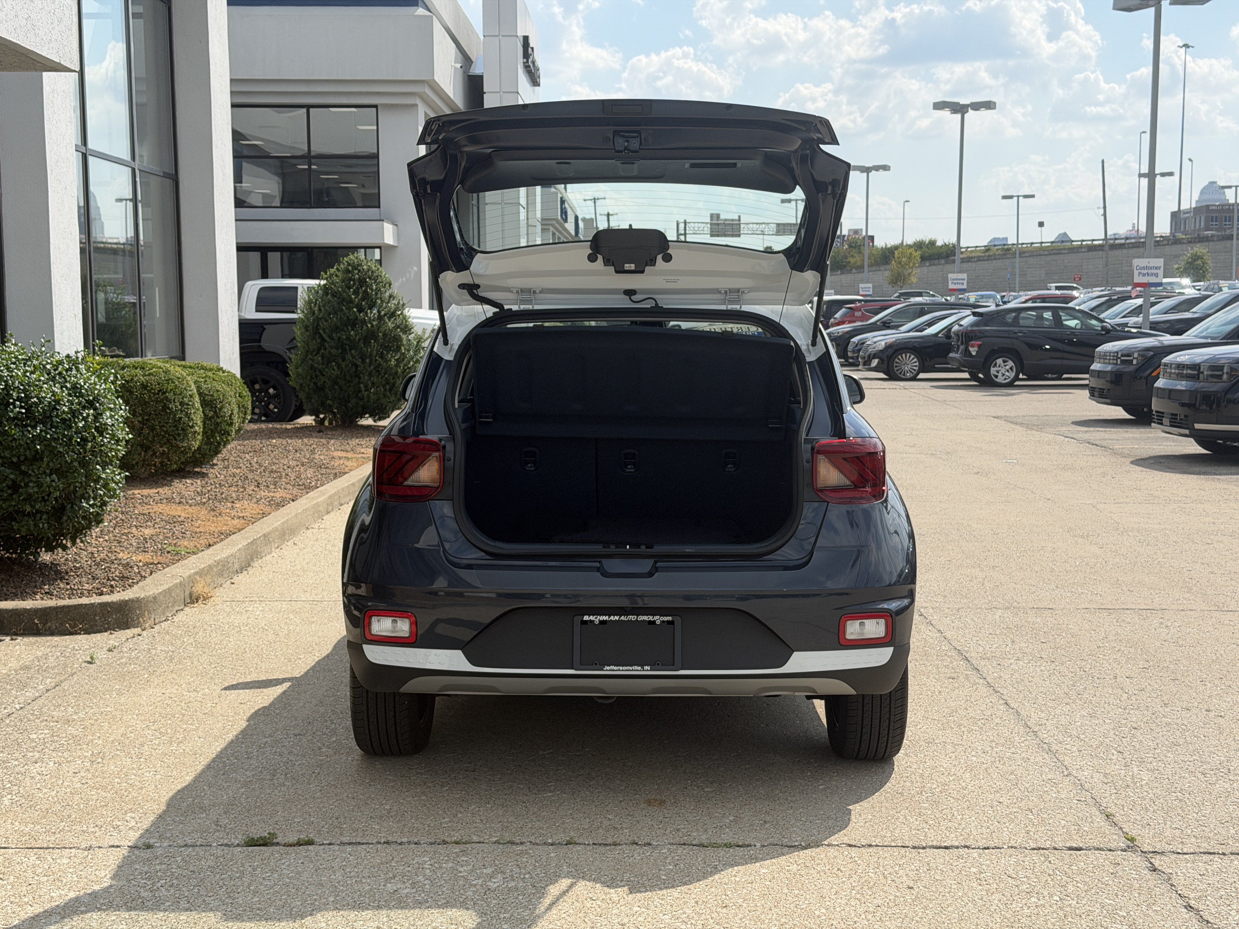 Certified 2025 Hyundai Venue Limited FWD image 9