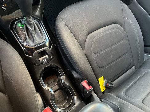 Used 2017 Jeep Renegade Altitude image 16