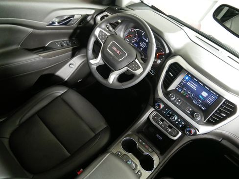 Used 2023 GMC Acadia SLT w/ Technology Package AWD/4WD image 9