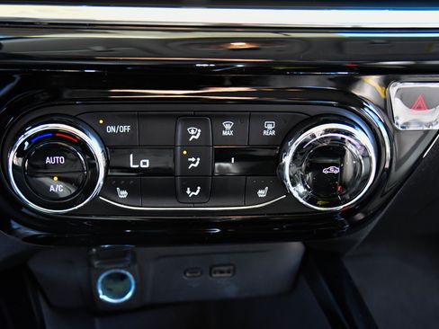 Used 2025 Chevrolet Trax ACTIV w/ Driver Confidence Package image 22