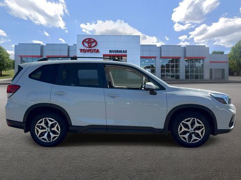 Used 2020 Subaru Forester Premium AWD/4WD image 3