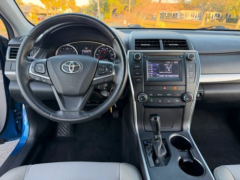 Used 2017 Toyota Camry SE image 9
