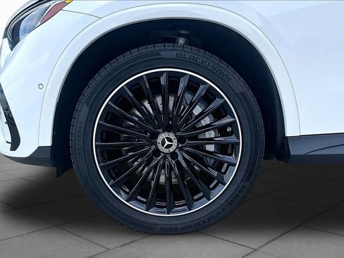 Used 2025 Mercedes-Benz GLC 300 image 11