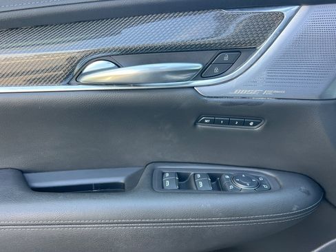 Used 2022 Cadillac XT5 Sportv w/ LPO, ONYX Package image 11