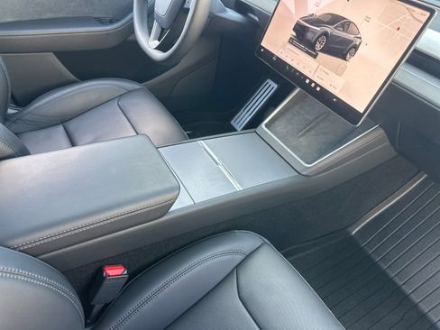 Used 2026 Tesla Model Y Long Range AWD/4WD image 16