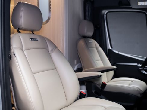 Used 2022 Mercedes-Benz Sprinter 144 Cargo image 60