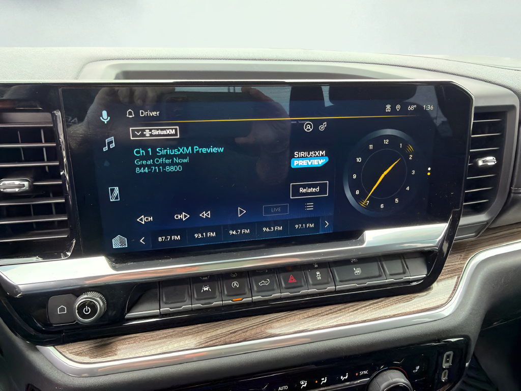 Used 2025 Chevrolet Silverado 1500 LT AWD/4WD image 27