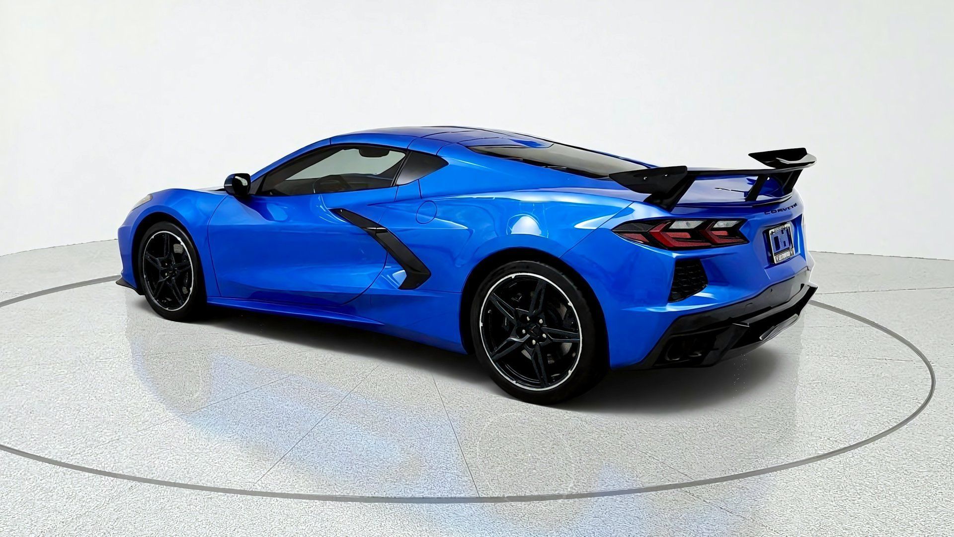 Used 2025 Chevrolet Corvette Stingray Premium Cpe w/ Z51 Performance Package RWD image 3