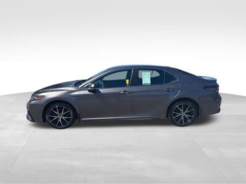 Used 2023 Toyota Camry SE w/ Cold Weather Package AWD/4WD image 2