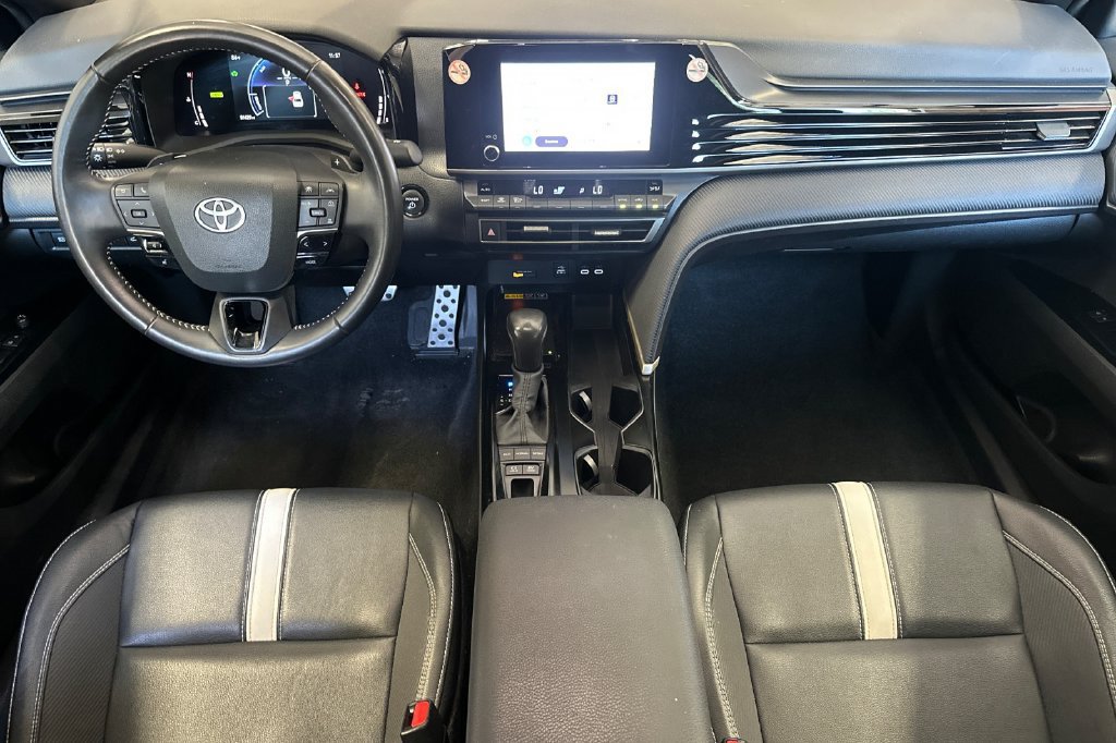 Used 2025 Toyota Camry SE FWD image 5