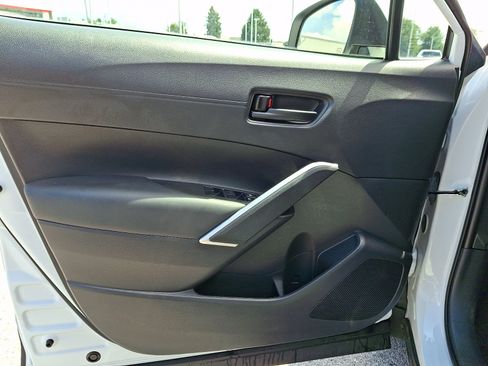 Certified 2022 Toyota Corolla Cross LE w/ Moonroof Package AWD/4WD image 14