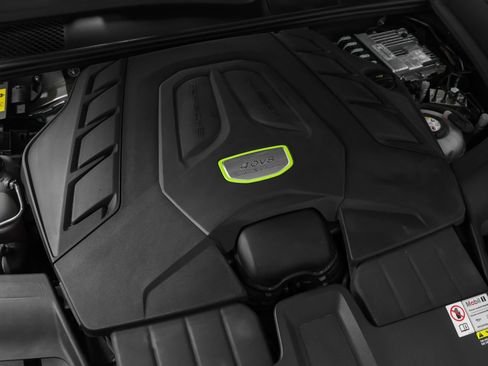 Certified 2023 Porsche Cayenne Turbo S AWD/4WD image 19
