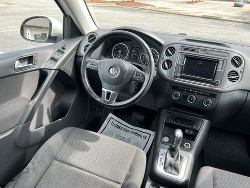 Used 2017 Volkswagen Tiguan Limited w/ Premium Package image 28
