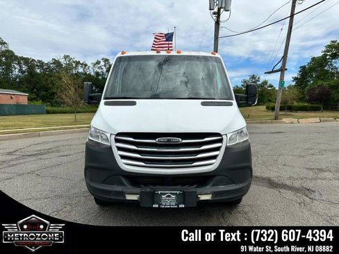 Used 2019 Freightliner Sprinter 3500 w/ Premium Package RWD image 40