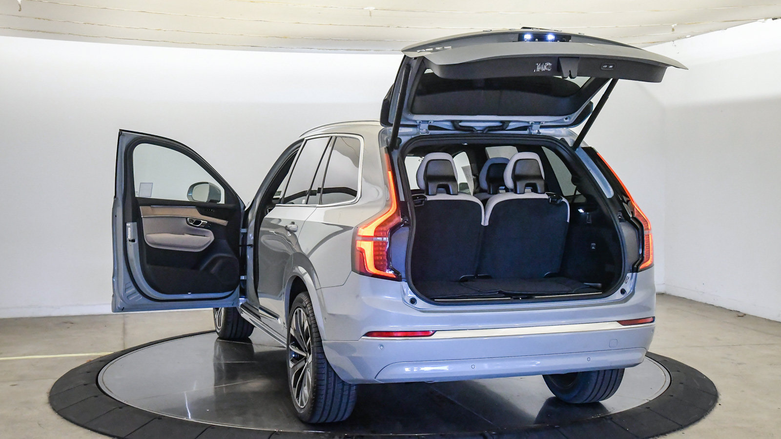Certified 2026 Volvo XC90 B6 Plus AWD/4WD image 27