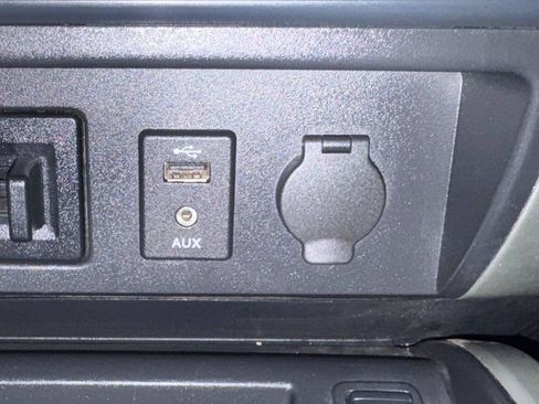 Used 2017 Nissan Titan PRO-4X w/ Pro-4x Convenience Package AWD/4WD image 34