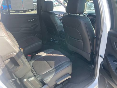 Used 2023 Chevrolet Traverse High Country AWD/4WD image 16