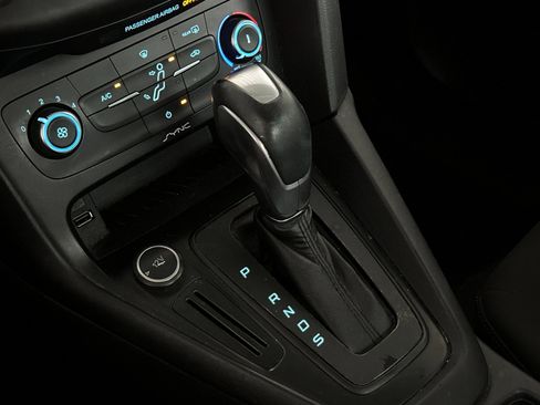 Used 2015 Ford Focus SE w/ SE Sport Package image 18