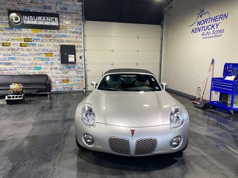 Used 2008 Pontiac Solstice Convertible w/ Premium Package image 2