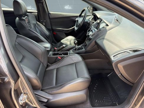 Used 2018 Ford Focus ST w/ Equipment Group 402A FWD image 25
