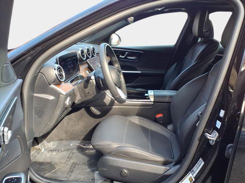 Used 2025 Mercedes-Benz C 300 Sedan image 9