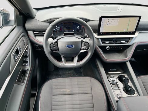 Used 2025 Ford Explorer ST-Line w/ ST-Line Street Pack AWD/4WD image 21