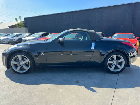 Used 2006 Nissan 350Z Touring image 4